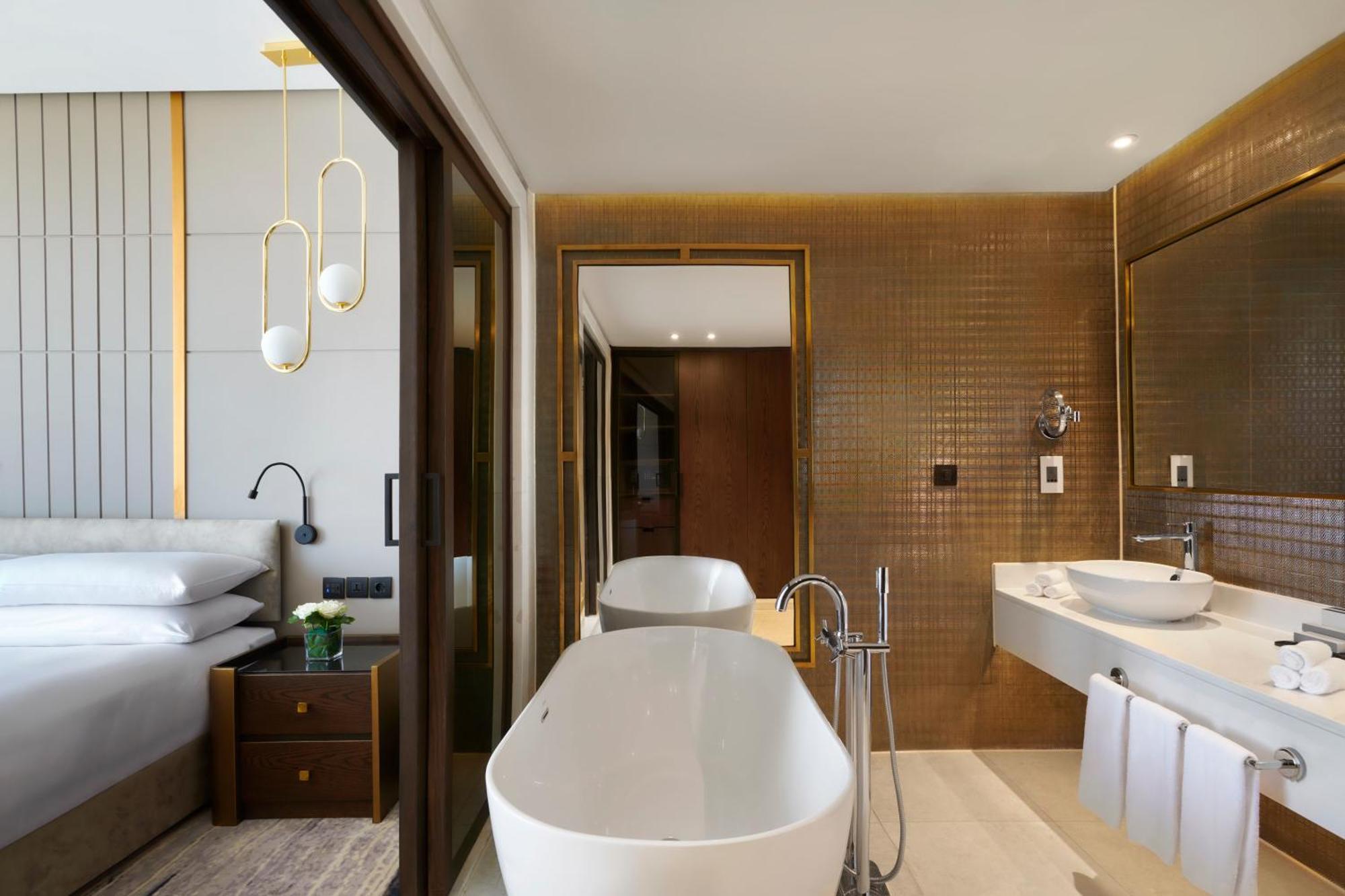 Crowne Plaza - West Cairo Arkan By Ihg 6th of October City Экстерьер фото Bathroom of a suite