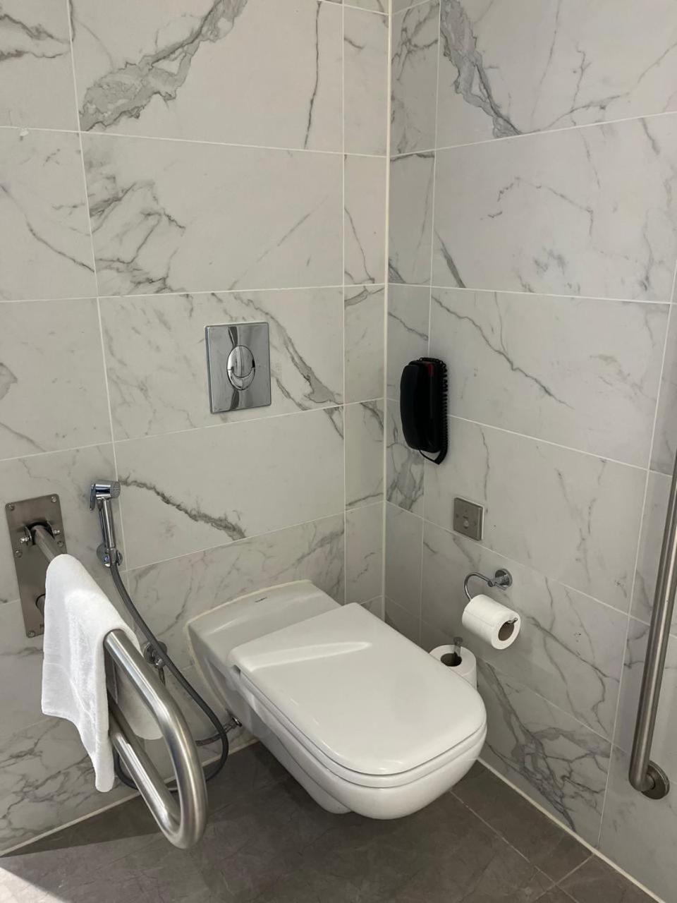 Crowne Plaza - West Cairo Arkan By Ihg 6th of October City Экстерьер фото A toilet with a built-in bidet